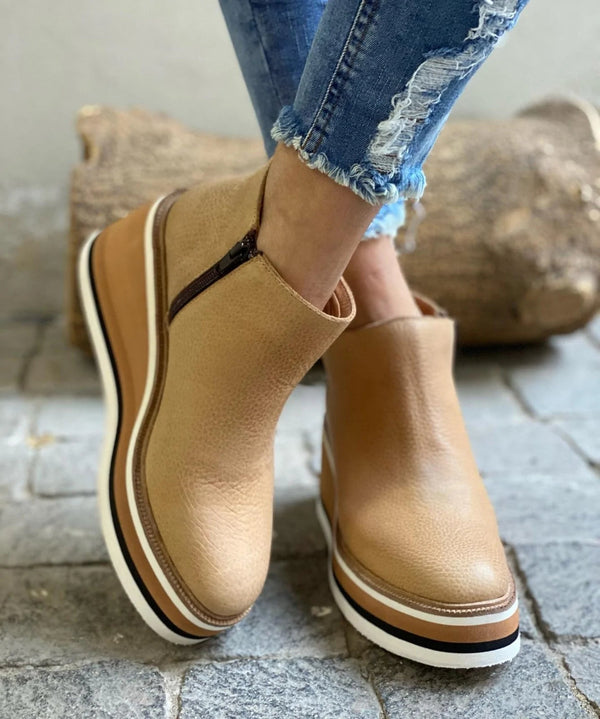 Elegant Slim-Fit Leather Boots